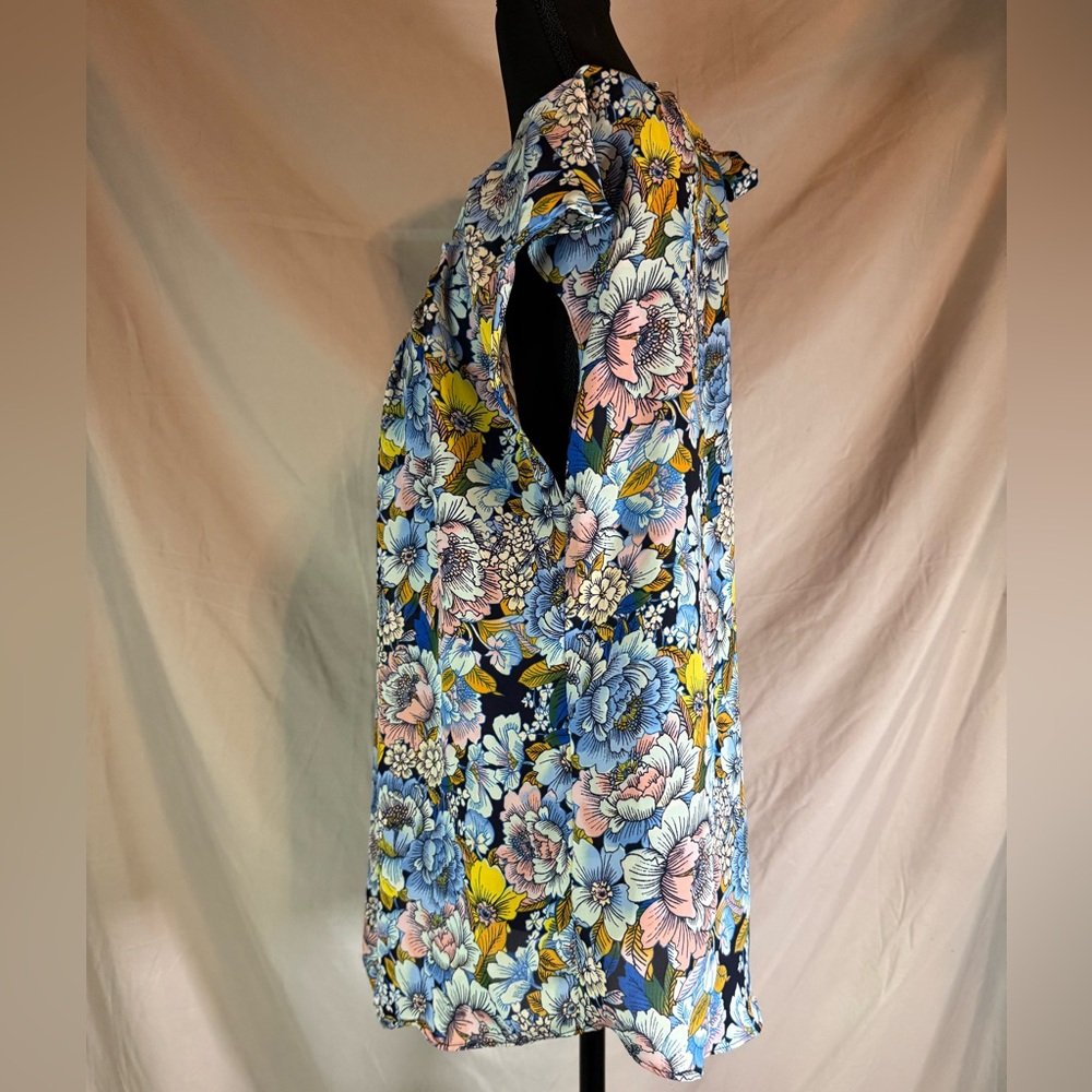 LC Lauren Conrad Blue & Yellow Floral Short-Sleeve Top 🌼 - Picture 3 of 7